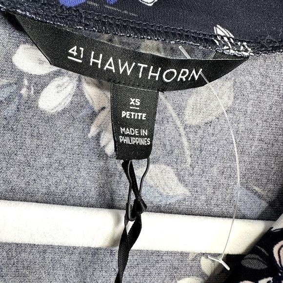 NWT 41 Hawthorn Breyson Dark Navy Floral Pleated Sleeveless Blouse Top XSP - Picture 4 of 10